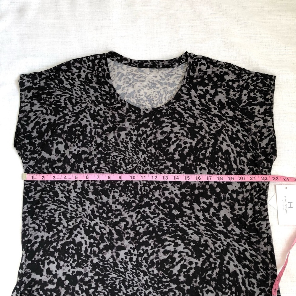 NWT H Halston Studio Black / Grey Abstract Animal Print Top Size XL - Picture 11 of 11